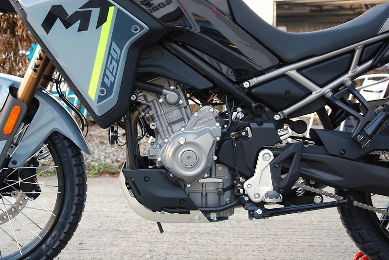 CFMOTO 450 MT-R (2026) 450MT-R GREY - fotka 19 z 25