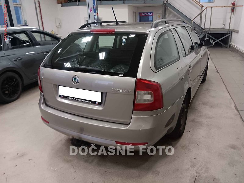 Škoda Octavia (2012) 2.0 tdi, ČR, servis.kniha, AC - fotka 2 z 2