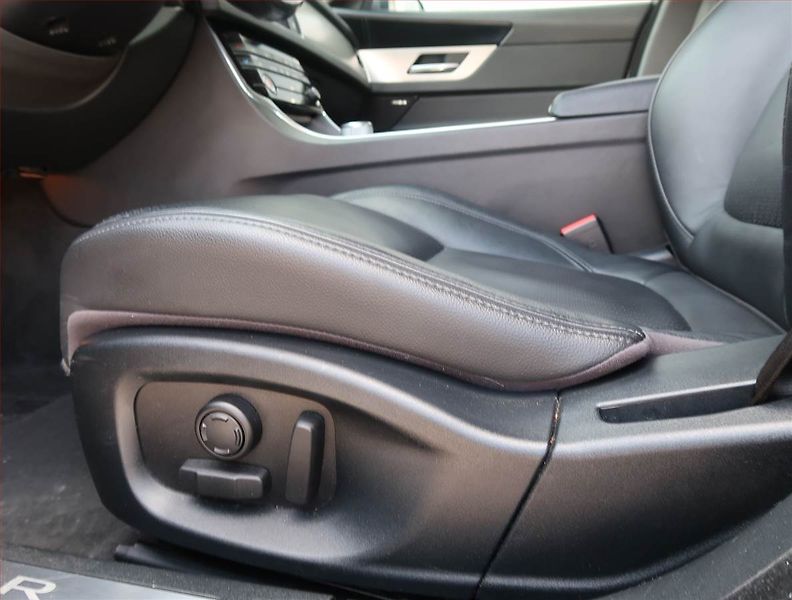 Jaguar XF (2017) E-Performance, Automat, Kůže - fotka 16 z 18