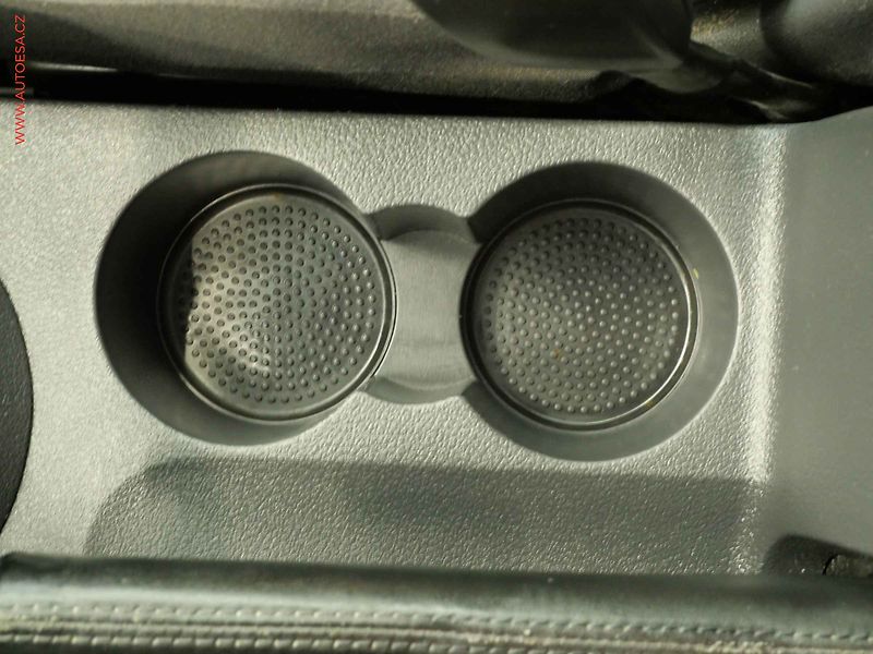 Volkswagen Touran (2008) 1.6i - fotka 20 z 22