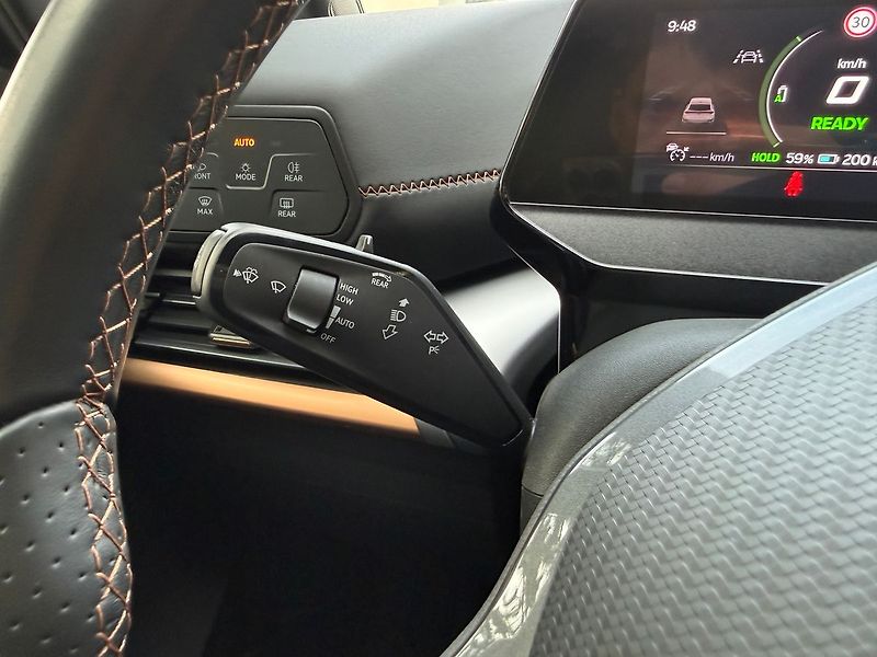 Cupra Born 170 kW eBoost FULL LED 63kWh - fotka 31 z 39