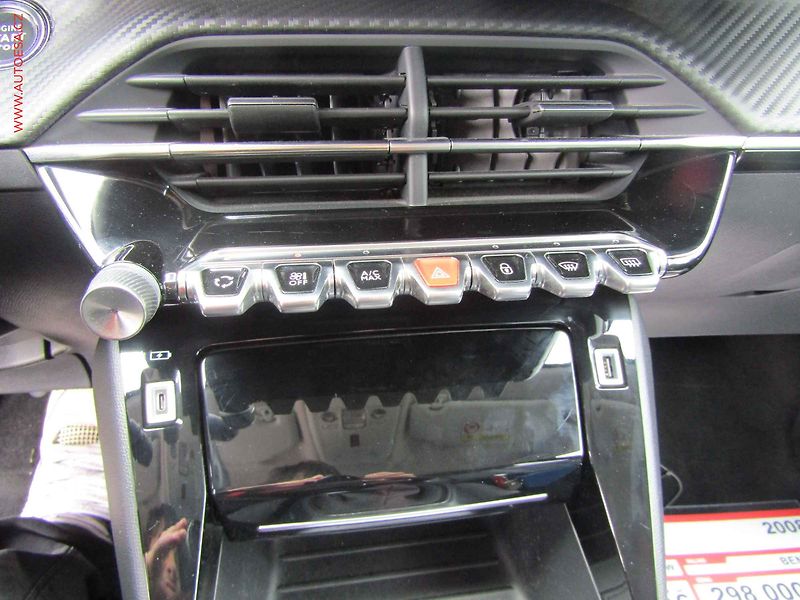 Peugeot 2008 (2020) 1.2PT, Allure, LED, kamera - fotka 14 z 15