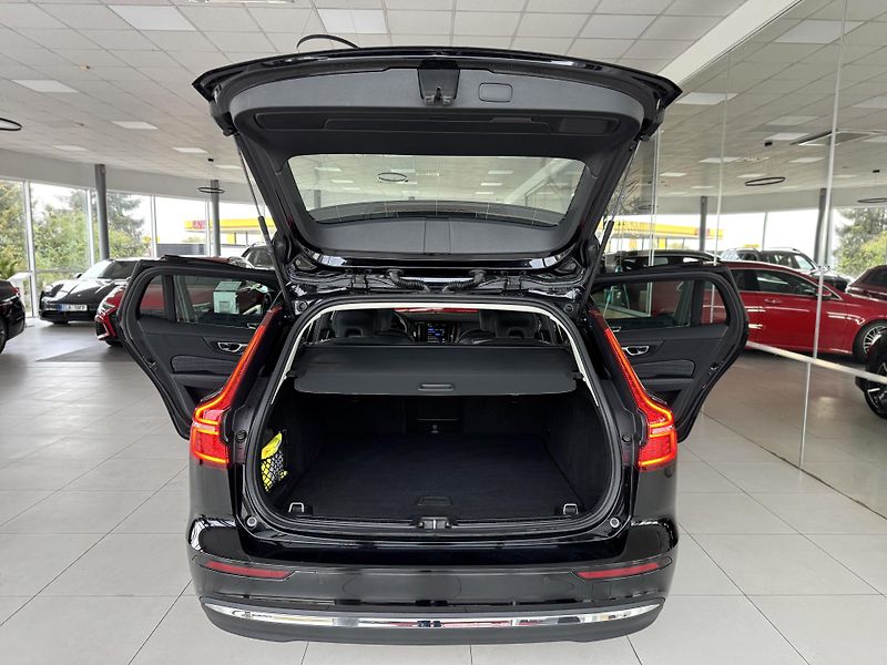 Volvo V60 T6 AWD*Recharge*KeyLess*Tažné - fotka 35 z 39