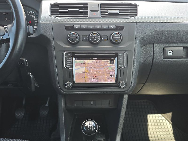 Volkswagen Caddy (2020) 1.4 TSi 1. maj., ČR, DPH, Navi - fotka 17 z 22