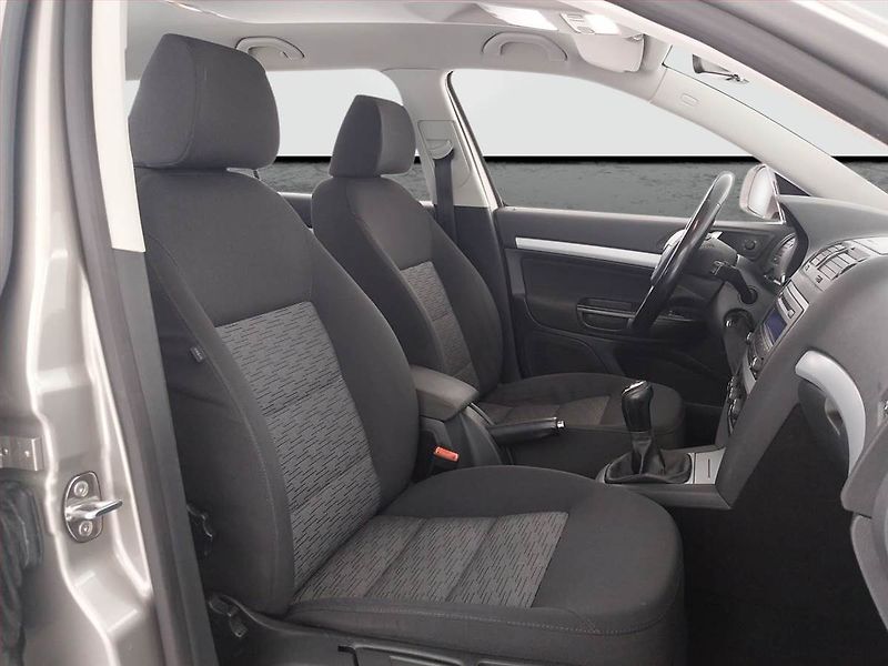 Škoda Octavia (2011) Ambition 1.6 TDI, Serv.kniha - fotka 9 z 18