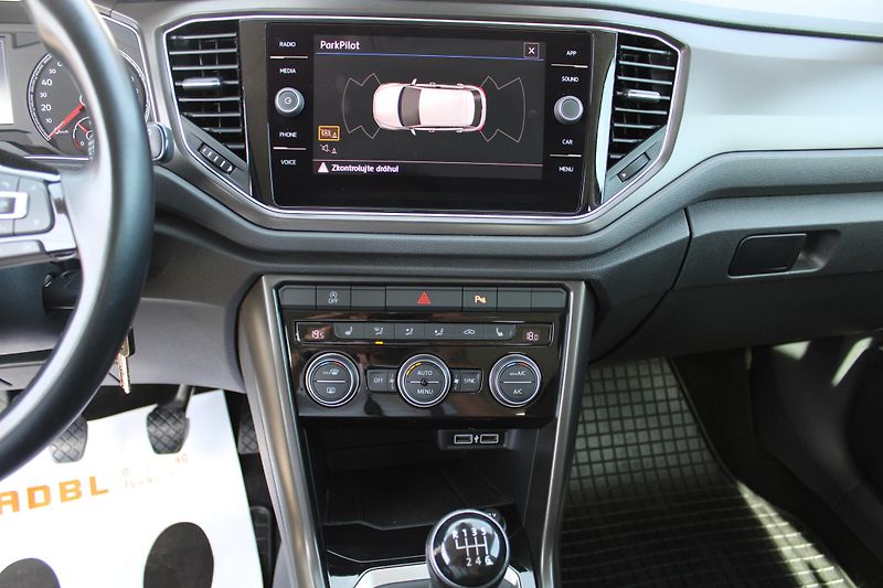 Volkswagen T-Roc (2018) 1.5 TSI KLIMA VÝHŘEV TEMPOMAT - fotka 17 z 21