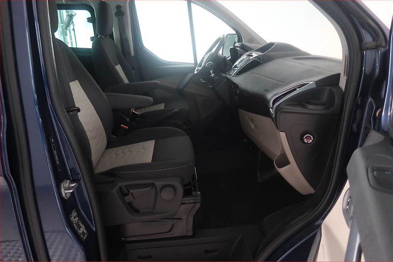 Ford Tourneo Custom (2013) Titanium 2.2 TDCi, 1Maj - fotka 9 z 18