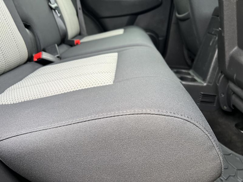 Jeep Cherokee 2.8CRD MANUÁL 6.R.ST. KLIMA - fotka 27 z 38