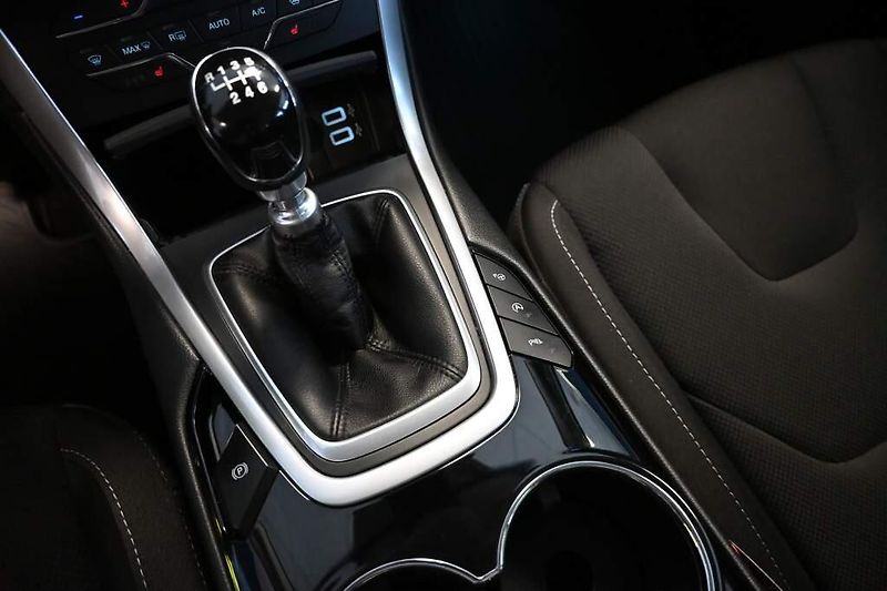 Ford S-MAX (2022) 2.0 TITANIUM Kamera Tažné 8 Ko - fotka 20 z 32