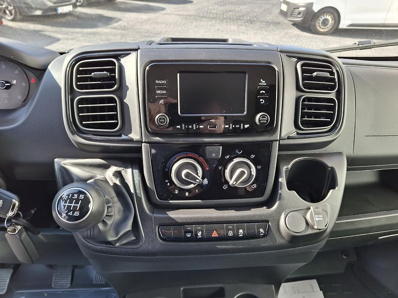 Peugeot Boxer (2026) Furgon 3300 L2H2 BlueHDi 120k  - fotka 7 z 29