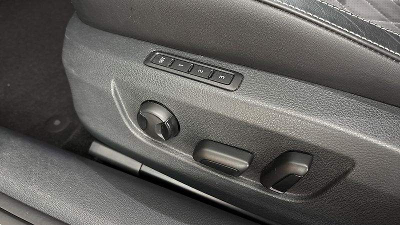 Škoda Superb 1.5 TSI Sportline Combi - fotka 22 z 30