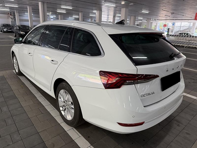 Škoda Octavia (2023)  2.0TDi Style 110kW DSG 4x4 - fotka 2 z 13
