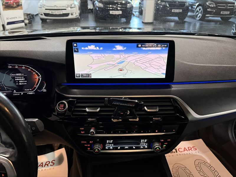 BMW Řada 5 3,0   530D M-PAKET PANO LASER - fotka 31 z 48