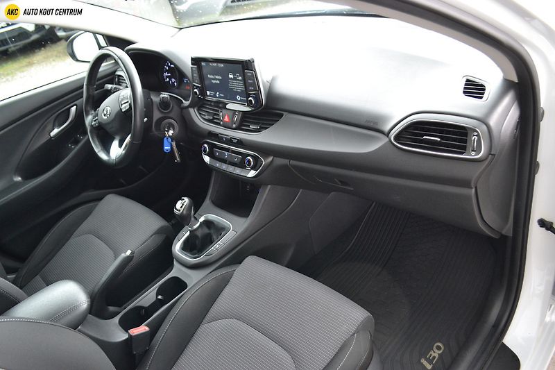 Hyundai i30 WG 1,5I MT COMFORT ALU16 - fotka 13 z 44