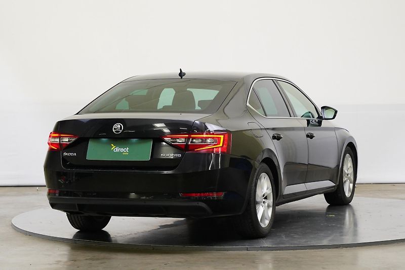 Škoda Superb - fotka 2 z 25