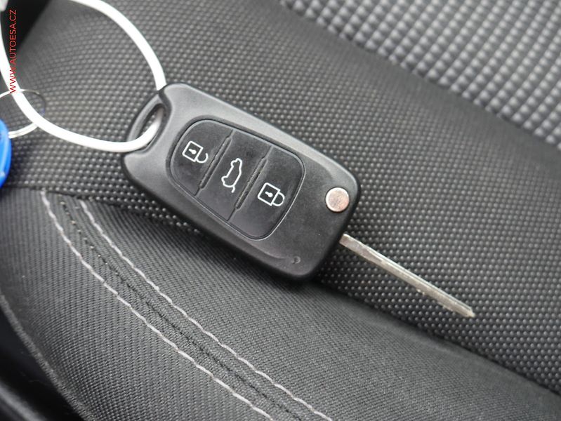 Hyundai i30 (2012) 1.4 i, ČR, AC - fotka 16 z 16