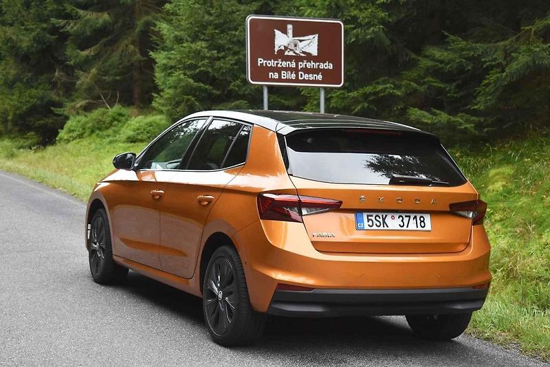 Nová Fabia v Jizerských horách s výhledem na Ještěd