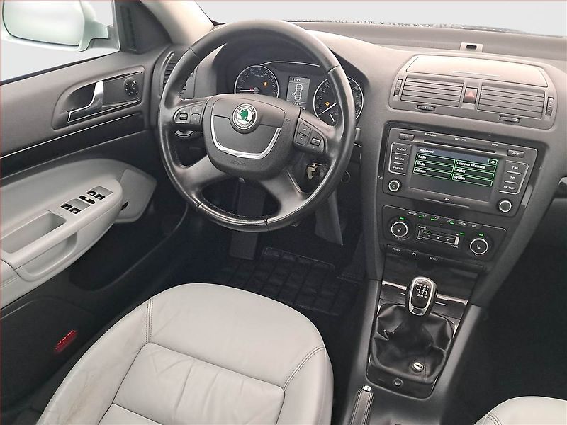 Škoda Octavia (2011) 2.0 TDI, Xenony, Tempomat - fotka 7 z 17