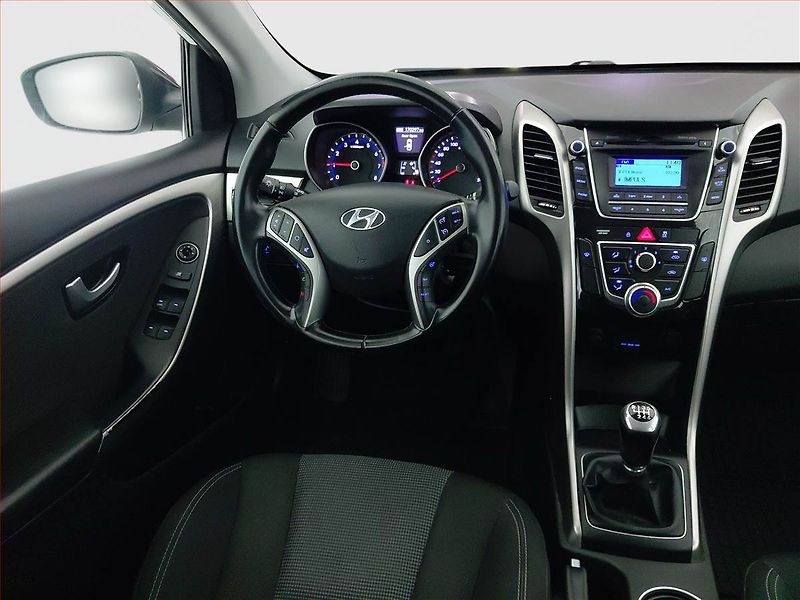 Hyundai i30 (2015) 1.4 CVVT, Tempomat - fotka 7 z 17