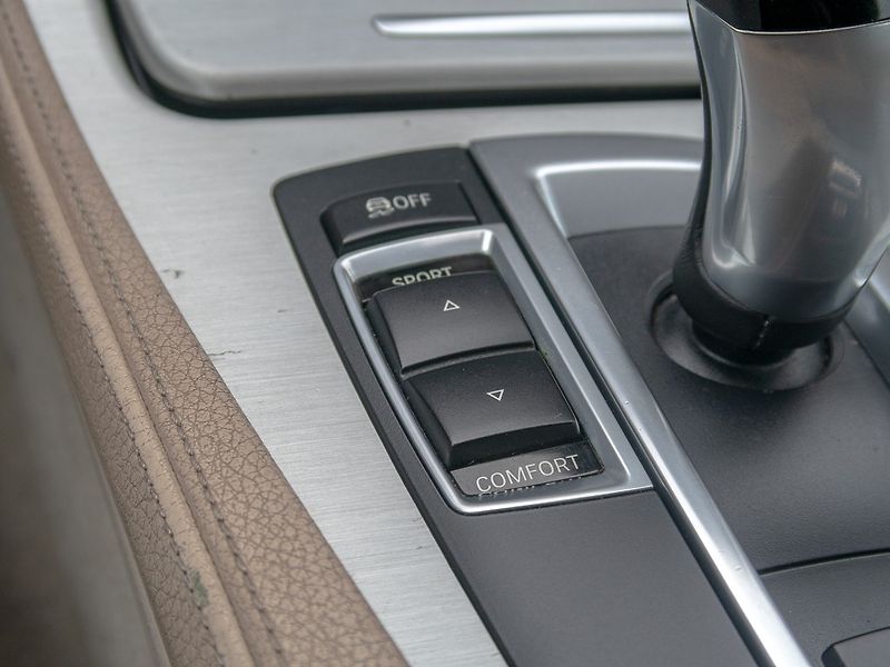 BMW Řada 5 (2010) 3.0i mat – NAVI - fotka 30 z 49