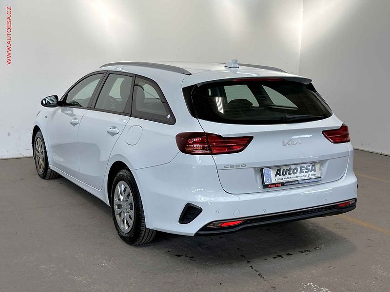 Kia Ceed (2022) 1.5 T-GDI, ČR, STK7/28 - fotka 6 z 15