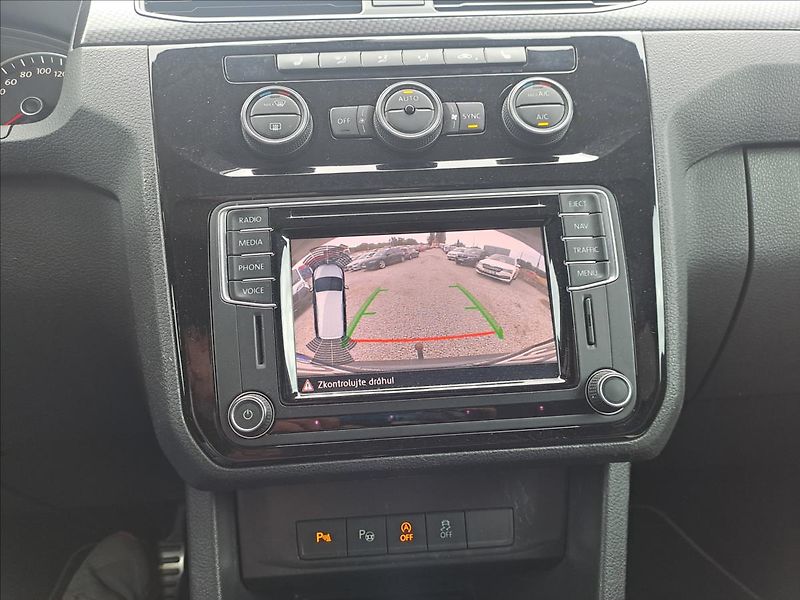 Volkswagen Caddy 2,0 TDI DSG 4MOTION - fotka 14 z 16