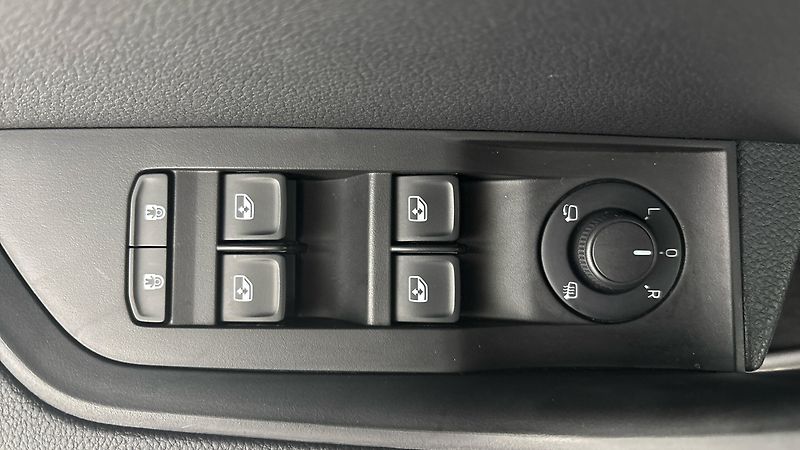Škoda Superb 2.0 TDI DSG Style Combi - fotka 22 z 28