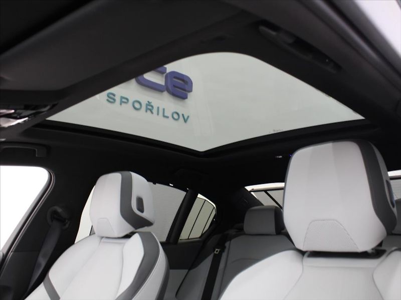 BMW Řada 5 550e xDrive M-paket Bowers   3 - fotka 26 z 32