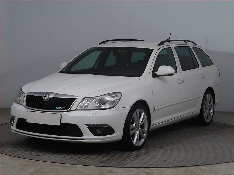 Škoda Octavia (2011) RS 2.0 TDI, Navi, Xenony - fotka 2 z 13