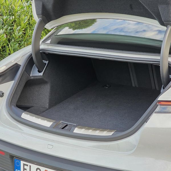 Porsche Taycan (2022) - fotka 26 z 26