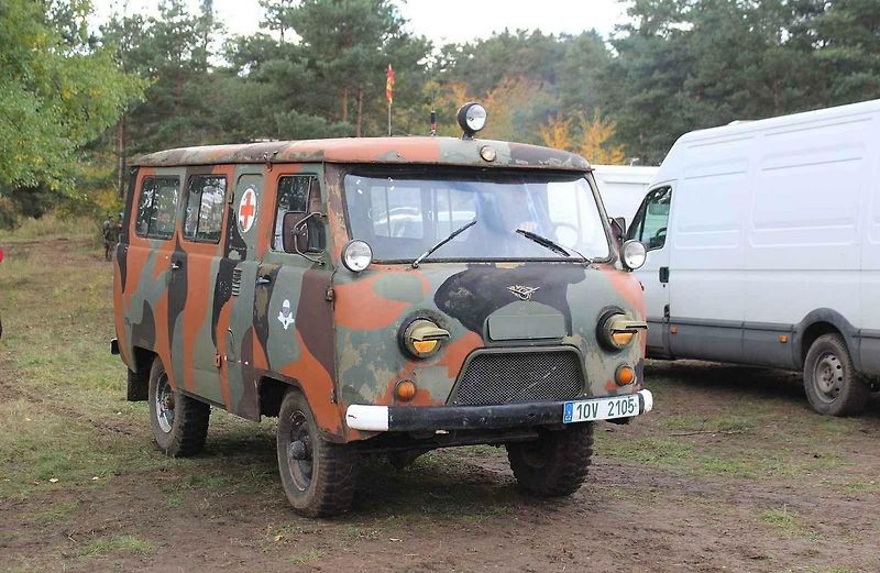 Setkání s názvem Kozinec, které se uskutečňuje dvakrát do roka, vždy na jaře a na podzim, je pro vyznavače vojenské historické techniky plné zážitků.