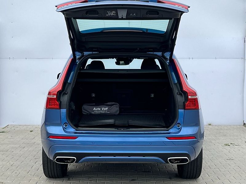 Volvo XC60 R-Design B5 AWD 184kW - fotka 15 z 26