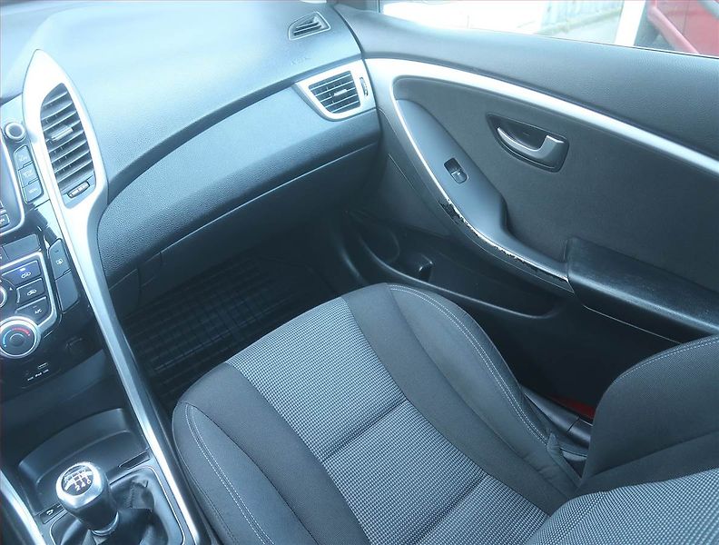 Hyundai i30 (2016) 1.6 CRDi, Serv.kniha, Tempomat - fotka 8 z 14