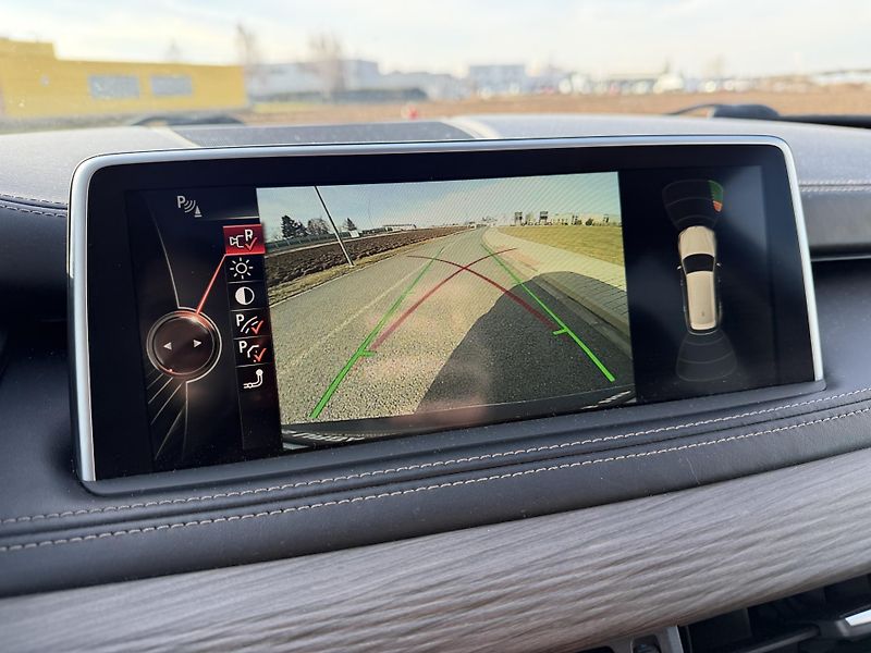 BMW X5 40D LED PANORAMA ROZVODY - fotka 20 z 39