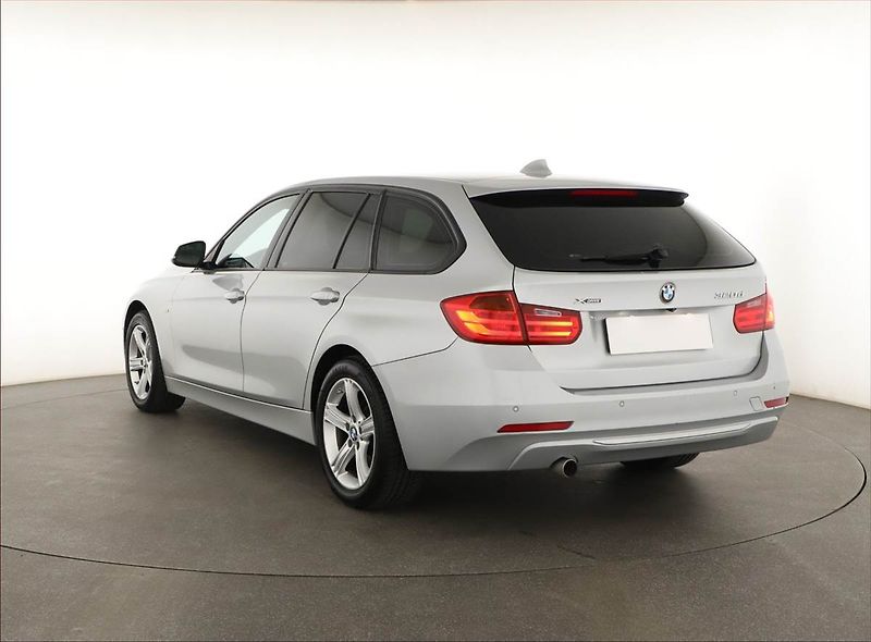 BMW Řada 3 (2013) 320 d xDrive, 4X4, Automat - fotka 4 z 20