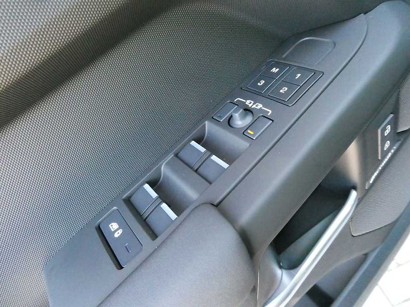 Land Rover Defender (2026) 110 3,0 X-Dynamic SE D250 - fotka 12 z 33