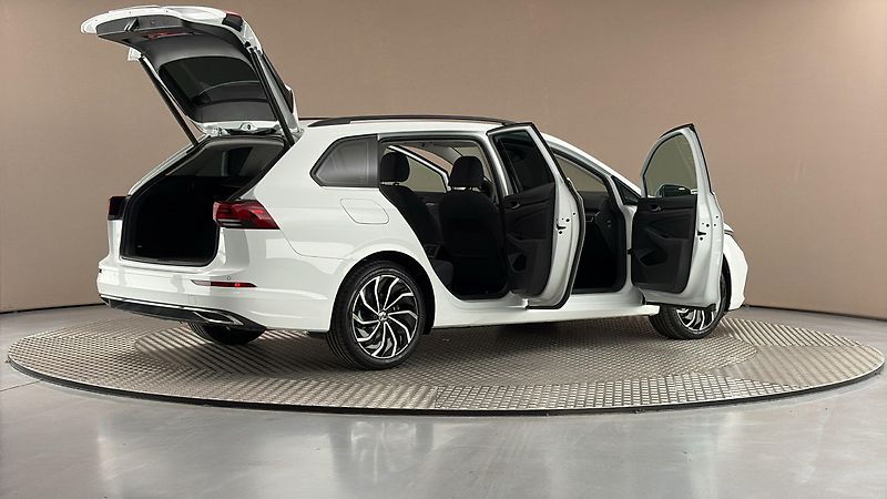 Volkswagen Golf 2.0 TDI DSG Style Variant - fotka 6 z 29