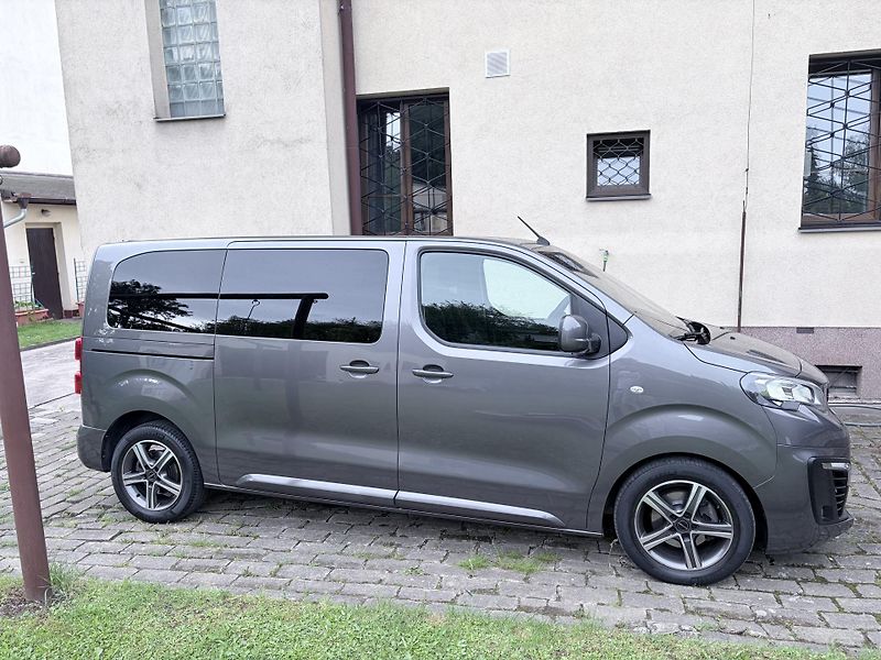 Peugeot Traveller (2018)  2.0 BlueHDi, 8 míst - fotka 2 z 27