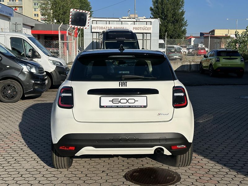 Fiat 600 (2026) 600 Street 1,2T 100k 6MT - fotka 6 z 17