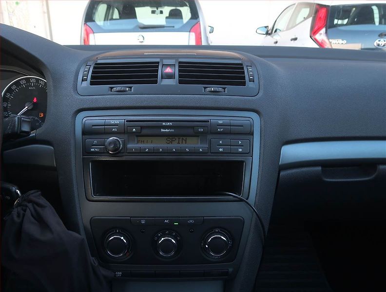 Škoda Octavia (2013) 1.2 TSI - fotka 12 z 13