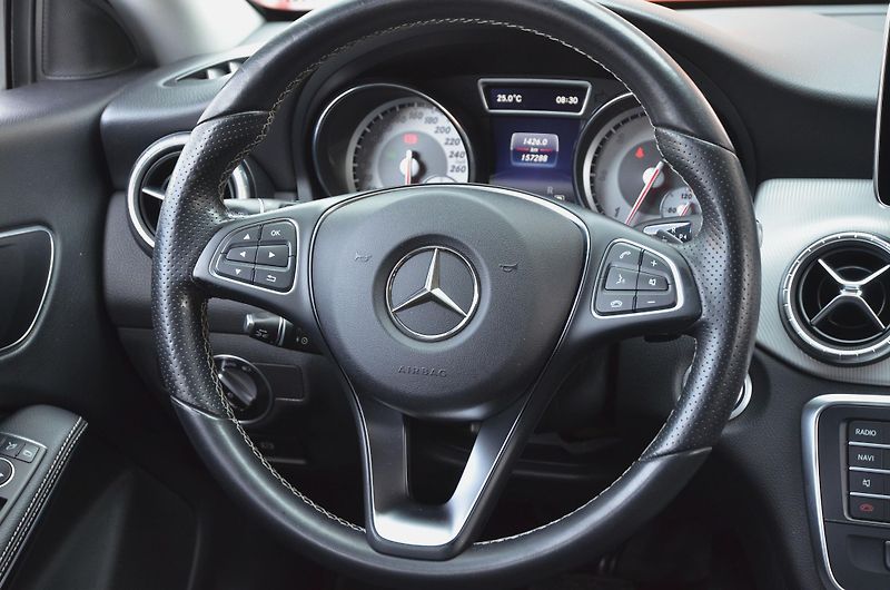 Mercedes-Benz CLA (2017) 220d 130kW AT / Bi-XENON - fotka 23 z 39