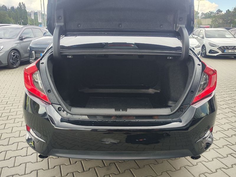 Honda Civic 1.5 i-VTEC/134kW Executive - fotka 9 z 38