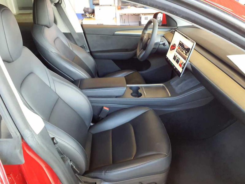 Tesla Model Y (2023) RWD, LFP baterie, Tažné - fotka 5 z 9