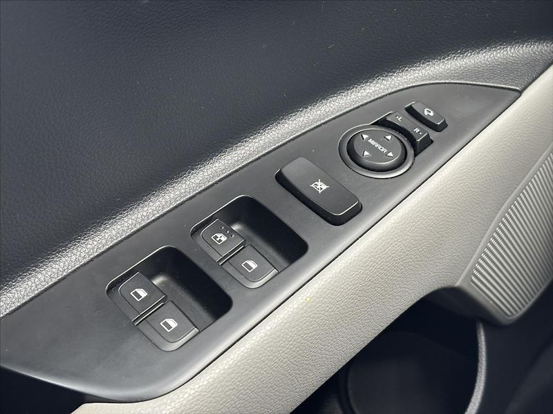 Kia Stonic 1,0 TGDi 73kW TOP ZÁRUKA NAVI - fotka 28 z 38