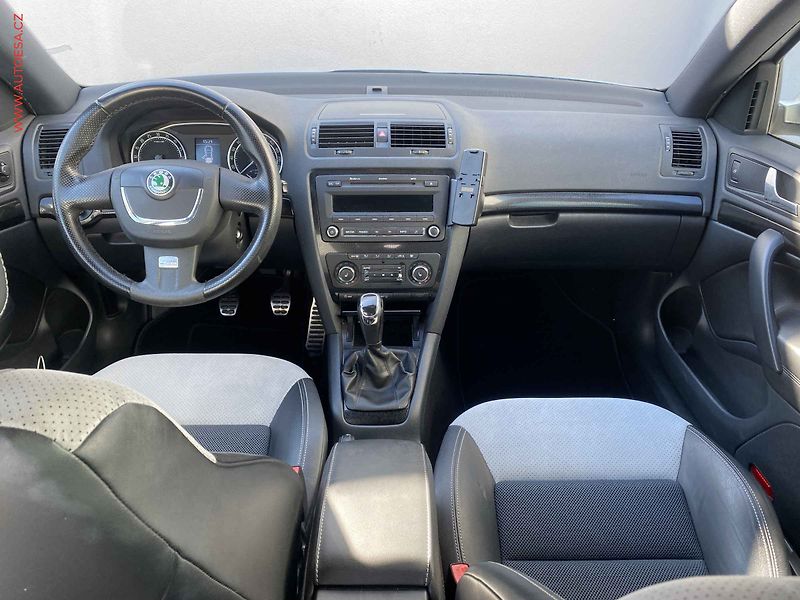 Škoda Octavia (2013) 2.0 TDi, RS, xenon, AC - fotka 8 z 17