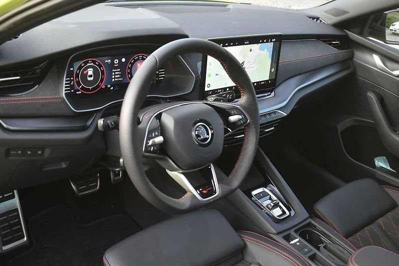 Auto si skvěle rozumí s táhlými zatáčkami