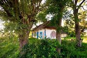 Barevné ornamenty dnes zdobí nejen přibližně čtyřicet zdejších stavení určených k bydlení, ale také hospodářské budovy, ploty, studny nebo včelíny.