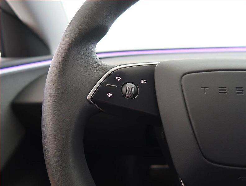 Tesla Model 3 (2023) Standard Range 60kWh, SoH 98% - fotka 15 z 32