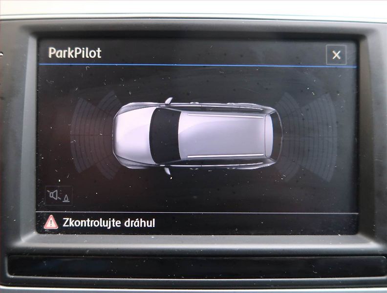 Volkswagen Passat (2017) 2.0 TDI, Automat, Navi - fotka 19 z 20