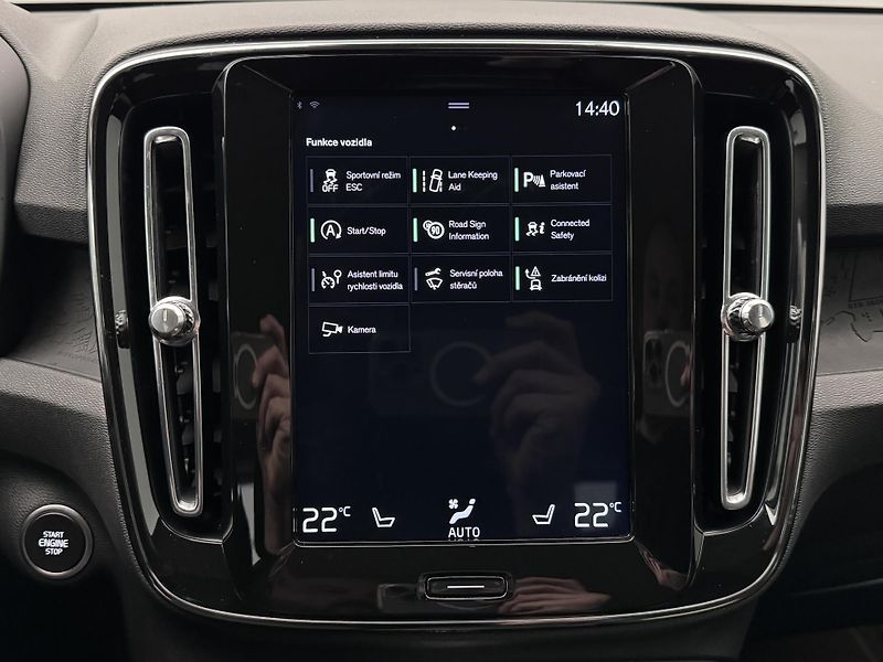 Volvo XC40 T4 AWD MOMENTUM CZ REZERVACE - fotka 28 z 34